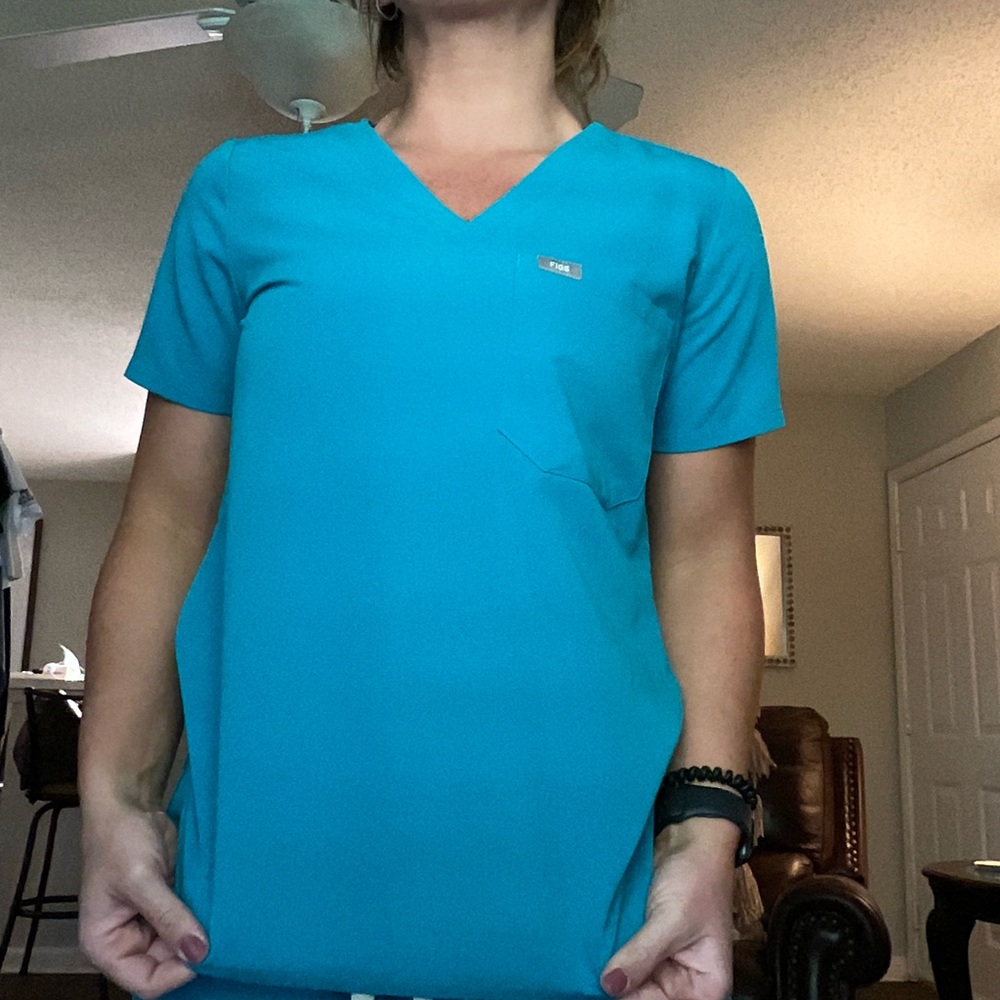 Blue figs top